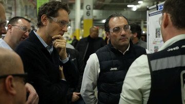 Il CEO di Stellantis porta pizze e sfogliatelle agli operai di Mirafiori. “Sono uno di voi”