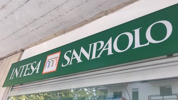 Intesa SanPaolo da record, tutto su utili, guidance e dividendi con maxi regalo Messina. Tassi BCE più bassi, cosa è successo