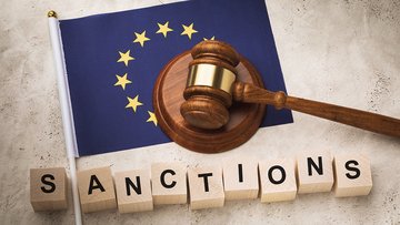 Sanzioni da €32 mln per la controllata di Eni che ha monopolizzato il mercato dei sacchetti della spesa