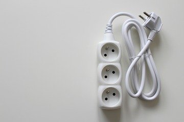 Di quanto caleranno i prezzi dell'elettricità questa estate?