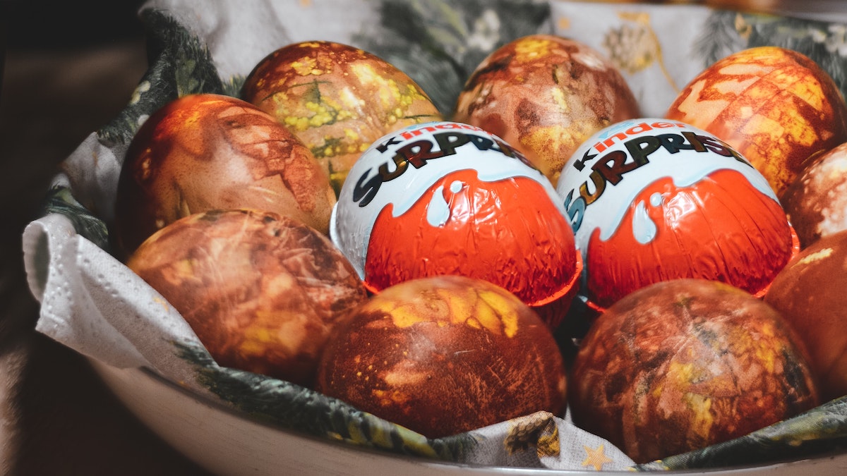 Pericolo salmonella, Ferrero ritira altre uova e ovetti Kinder: prodotti a  rischio anche in Italia?