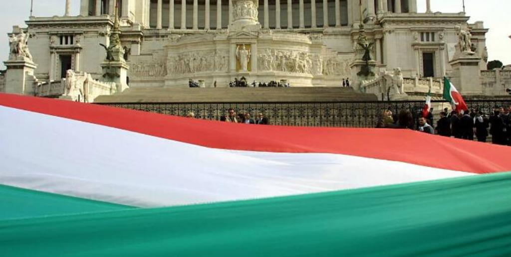 La bandiera italiana festeggia il 223° anniversario: origine e significato  del tricolore