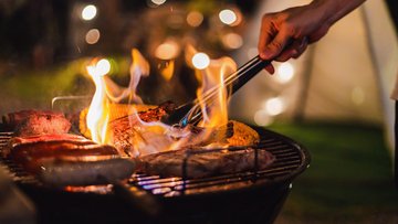 Divieto barbecue, multe fino a 200 euro: cosa prevedono le norme antinquinamento e dove
