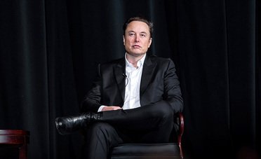 Perché Elon Musk ha un occhio nero? La spiegazione (che non convince)