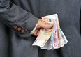 Così l'Agenzia delle Entrate fa pagare le tasse su tutti i bonifici ricevuti