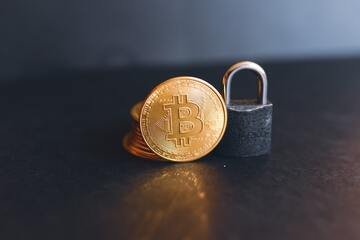 Bitcoin supera i massimi storici. Ma qualcosa non torna