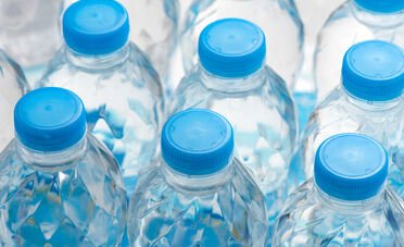 Si può bere l'acqua rimasta in macchina per alcuni giorni?