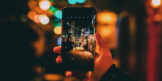 Immagini Natale Per Cellulare.I Migliori Smartphone Sotto I 500 Per Natale 2018