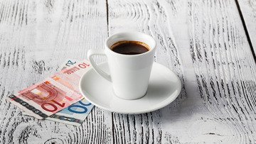 Le mance al ristorante diventeranno obbligatorie in Italia? Arriva la proposta