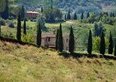In questo borgo toscano si produce uno dei migliori vini del mondo ed è perfetto per una vacanza ad agosto