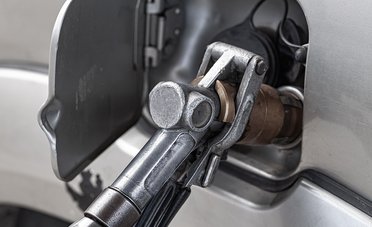 Nuova truffa alla pompa di benzina, ecco a cosa fare attenzione