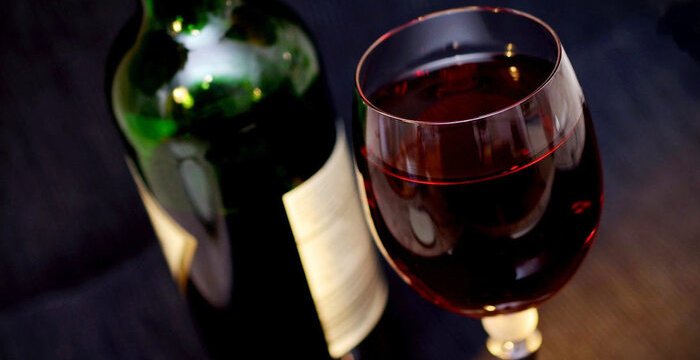 Come leggere l'etichetta di un vino? Guida facile per neofiti e non solo