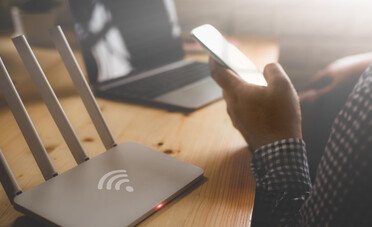 Cosa rischia chi ruba il Wi-Fi del vicino?
