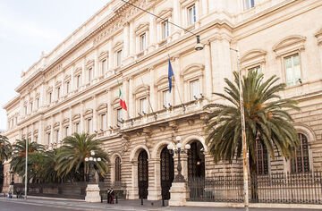 Banche, Tajani VS Salvini. “Non sono criminali”. Mentre dalla BCE e non solo arrivano 2 attenti