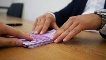 Cos'è il factoring e come funziona la cessione del credito per imprese