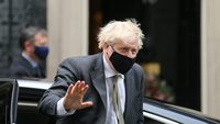 Covid, nel Regno Unito potevano essere evitate 27mila vittime: l'accusa a Johnson