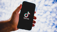 I marchi di lusso vanno a ruba su TikToK, la social app più scaricata del mondo