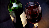 Coronavirus: lo stare chiusi in casa può far aumentare i casi di alcolismo