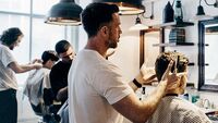 Dal 18 maggio parrucchieri e barbieri aperti: regole e cosa cambia