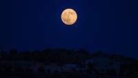 Superluna 7-8 aprile: orari e come vederla (anche in streaming)