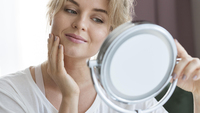 Pelle e mascherina: la beauty routine ai tempi del coronavirus