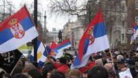 Assalto al Parlamento contro il lockdown: scoppia la guerriglia in Serbia