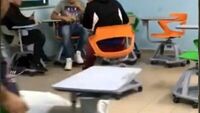 Autoscontro con i banchi a rotelle: cosa c'è di vero nel video del primo giorno di scuola