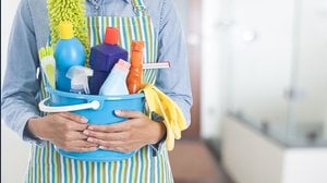 Lavori in divisa? Potresti avere diritto a un risarcimento e all'aumento di stipendio, ecco perché