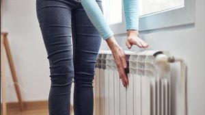 Abbassare i termosifoni conviene, ecco quanto si risparmia per ogni grado in meno