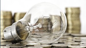 Come diventare elettricista, cosa fa e quanto guadagna