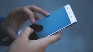 Sai che puoi recuperare oro e terre rare da un vecchio telefono?