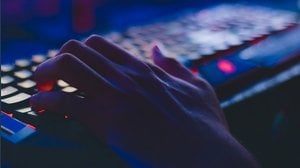 Come fare la è maiuscola e le lettere accentate sulla tastiera PC e Mac