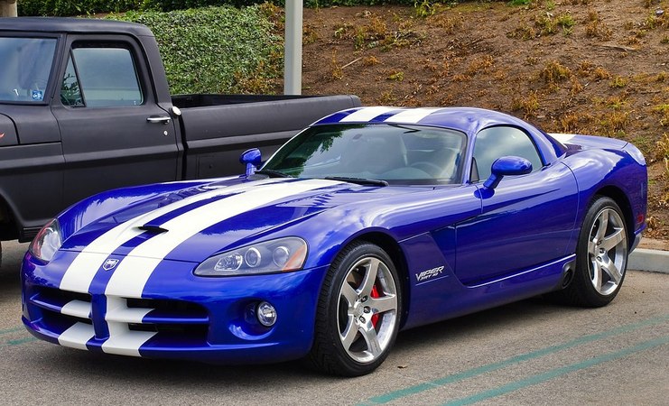 Dodge viper v12